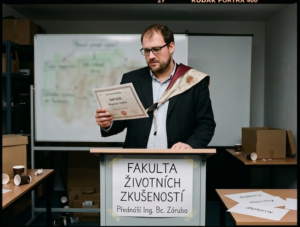 „Šarlatanství autora.“ Bakalářku za 36 bodů ze 100 vydal Ondřej Záruba jako investiční seriál